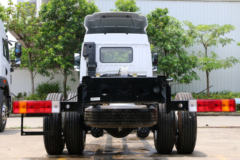 青岛解放 龙VH中卡 220马力 4X2 9.65米厢式载货车底盘(CA5189XXYPK2L7E5A80)