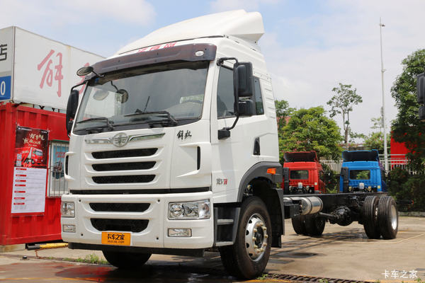 青岛解放 龙VH中卡 180马力 4X2 8.8米厢式载货车(CA5189XXYPK2L5E5A80)