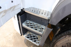 青岛解放 龙VH中卡 220马力 4X2 9.65米厢式载货车底盘(CA5189XXYPK2L7E5A80)