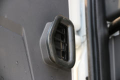 青岛解放 龙VH中卡 220马力 4X2 9.65米厢式载货车底盘(CA5189XXYPK2L7E5A80)