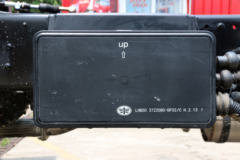 青岛解放 龙VH中卡 220马力 4X2 9.65米厢式载货车底盘(CA5189XXYPK2L7E5A80)