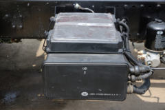 青岛解放 龙VH中卡 220马力 4X2 9.65米厢式载货车底盘(CA5189XXYPK2L7E5A80)