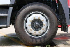 青岛解放 龙VH中卡 220马力 4X2 9.65米厢式载货车底盘(CA5189XXYPK2L7E5A80)