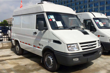 南京依维柯 129马力 4X2 冷藏车(程力威牌)(CLW5040XLCN5)