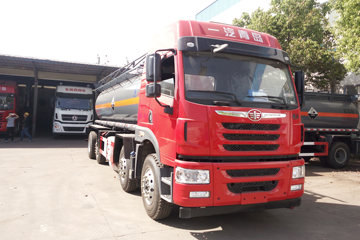 青岛解放 悍V 260马力 8X2 化工液体运输车(程力威牌)(CLW5314GFWC5)