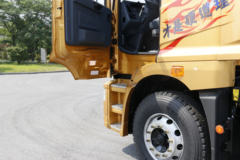 华菱 汉马H6重卡 标载版 375马力 6X4牵引车(HN4250H35C4M5)