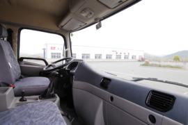 东风菁鹰&nbsp;牵引车驾驶室                                               图片