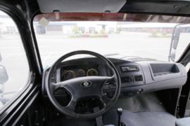 东风菁鹰&nbsp;牵引车驾驶室                                               图片