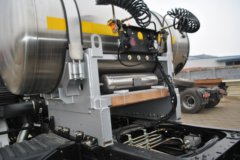 北奔 V3M重卡 350马力 6X4天然气牵引车(ND4250B38J7Z00)