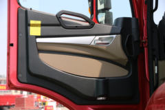 中国重汽 豪瀚J7G重卡 430马力 6X4 LNG牵引车(ZZ4255V3846E1LX)