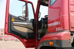 中国重汽 豪瀚J7G重卡 430马力 6X4 LNG牵引车(ZZ4255V3846E1LX)
