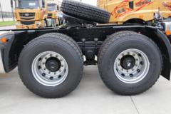 华菱重卡 重载型 420马力 6X4牵引车(HN4250B43C4M5)