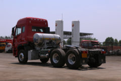 中国重汽 豪瀚J7G重卡 430马力 6X4 LNG牵引车(ZZ4255V3846E1LX)