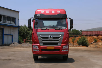 中国重汽 豪瀚J7G重卡 430马力 6X4 LNG牵引车(ZZ4255N3847E1L)