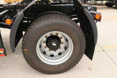 华菱 汉马H6重卡 重载版 375马力 4X2牵引车(HN4180H33C6M5) 华菱 汉马H6重卡 重载版 375马力 4X2牵引车(HN4180H33C6M5)