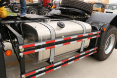 华菱 汉马H6重卡 重载版 375马力 4X2牵引车(HN4180H33C6M5) 华菱 汉马H6重卡 重载版 375马力 4X2牵引车(HN4180H33C6M5)