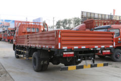 东风 多利卡D8 150马力 4X2 5.75米单排栏板载货车(EQ1090L8BDE) 东风 多利卡D8 150马力 4X2 5.75米单排栏板载货车(EQ1090L8BDE)