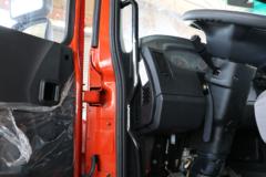 东风 多利卡D9 160马力 4X2 6.8米仓栅式载货车(EQ5161CCYL9BDGAC)