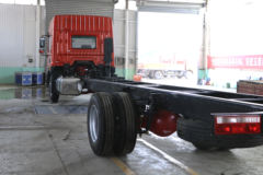 东风 多利卡D12中卡 190马力 4X2 9.85米厢式载货车底盘(EQ5181XXYL9BDKAC)