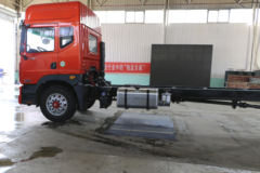 东风 多利卡D12中卡 190马力 4X2 9.85米厢式载货车底盘(EQ5181XXYL9BDKAC)