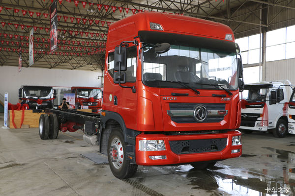 东风 多利卡D12中卡 190马力 4X2 9.85米厢式载货车底盘(EQ5181XXYL9BDKAC)