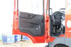 东风 多利卡D12中卡 190马力 4X2 9.85米厢式载货车底盘(EQ5181XXYL9BDKAC)