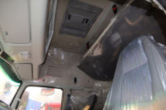 东风华神 御龙重卡 245马力 4X2 9.4米翼展式载货车(EQ5180XYKLV)