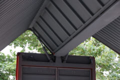 东风华神 御龙重卡 245马力 4X2 9.4米翼展式载货车(EQ5180XYKLV)