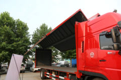 东风华神 御龙重卡 245马力 4X2 9.4米翼展式载货车(EQ5180XYKLV)