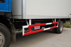时代领航3 120马力 4X2 5.2米单排厢式载货车(BJ5043V7BFA-S1)