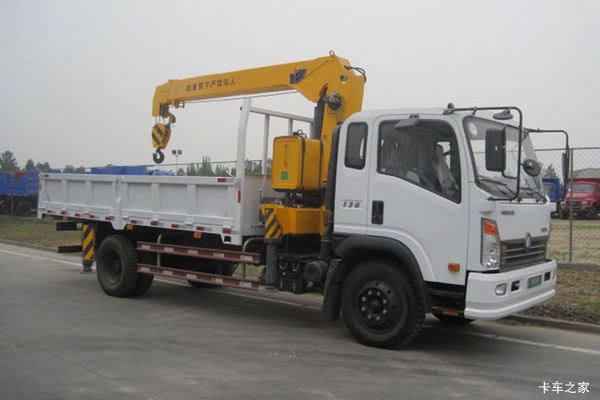 重汽王牌 王牌7系 4X2 160马力 随车吊
