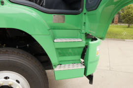 华菱M5&nbsp;自卸车驾驶室                                               图片