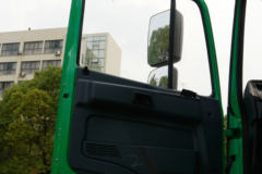 华菱重卡 310马力 8X4 5.6米自卸车(HN3310B34B3M5)
