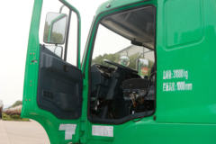 华菱重卡 310马力 8X4 5.6米自卸车(HN3310B34B3M5)