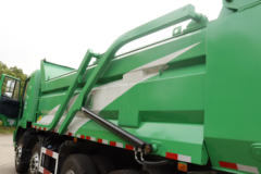 华菱重卡 310马力 8X4 5.6米自卸车(HN3310B34B3M5)