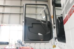 青岛解放 JH6重卡 400马力 6X4 CNG牵引车(CA4250P25K15T1NE5A80)