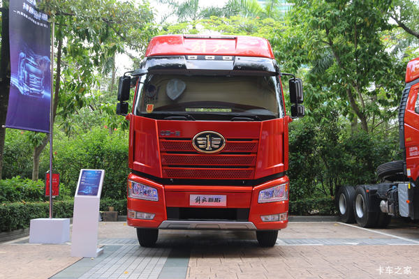 一汽解放 新J6P重卡 舒适版 420马力 6X2牵引车(CA4250P66K24T3E5)