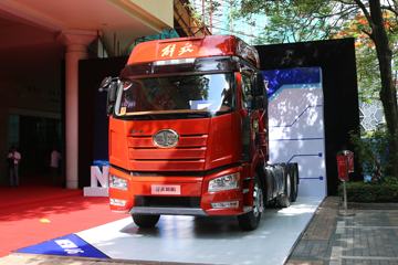 一汽解放 新J6P重卡 领航标载版 南方款 460马力 6X4牵引车(CA4250P66K25T1A1E5)