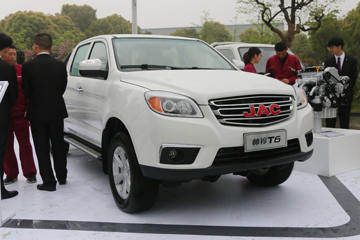 江淮T6  2017款 精英版 2.0T柴油 139马力 两驱 长轴距双排皮卡