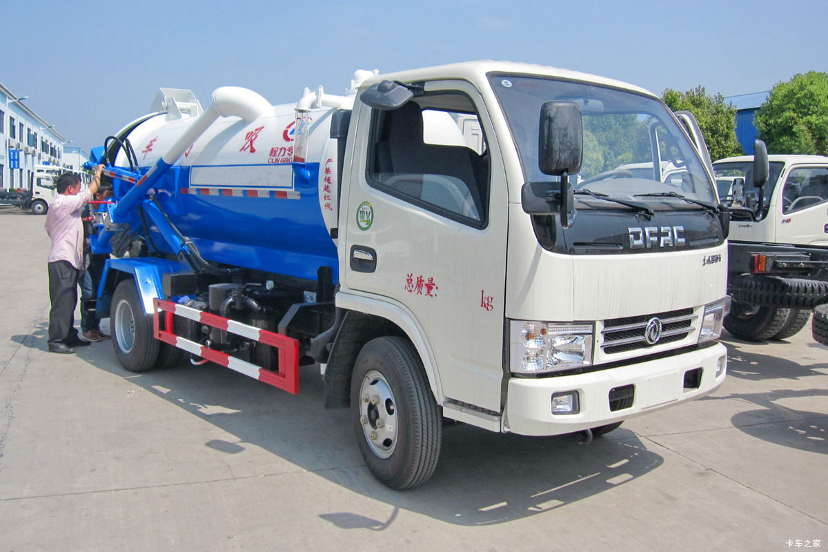 东风 多利卡D6 102马力 4X2 吸污车(程力威牌 )