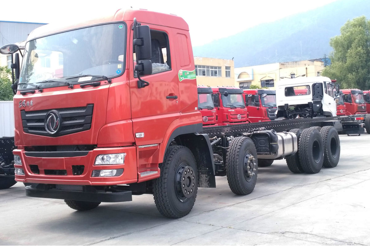 东风特商 270马力 8X4 随车吊底盘