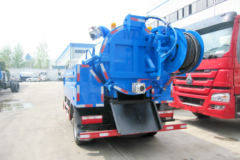 东风 多利卡D6 102马力 4X2 吸污车(程力威牌 )(CLW5040GQW5) 东风 多利卡D6 102马力 4X2 吸污车(程力威牌 )(CLW5040GQW5)