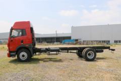青岛解放 龙VH中卡 180马力 4X2 6.75米栏板载货车(CA1189PK2L2E5A80)