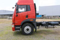 青岛解放 龙VH中卡 180马力 4X2 6.75米栏板载货车(CA1189PK2L2E5A80)