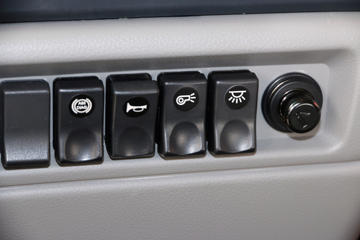 �������ó� �����ؿ� 220���� 4X2 9.6����ʽ�ػ�������(DFH5180XXYB1)ͼƬ