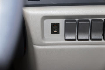 �������ó� �����ؿ� 220���� 4X2 9.6����ʽ�ػ�������(DFH5180XXYB1)ͼƬ