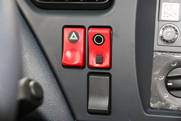 �������ó� �����ؿ� 220���� 4X2 9.6����ʽ�ػ�������(DFH5180XXYB1)ͼƬ