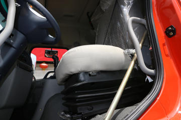 �������ó� �����ؿ� 220���� 4X2 9.6����ʽ�ػ�������(DFH5180XXYB1)ͼƬ