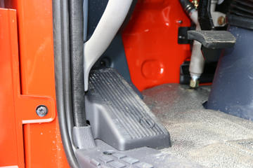 �������ó� �����ؿ� 220���� 4X2 9.6����ʽ�ػ�������(DFH5180XXYB1)ͼƬ