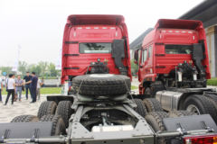 中国重汽 豪瀚J7B重卡 380马力 6X4危化品牵引车(ZZ4255N3246E1W)
